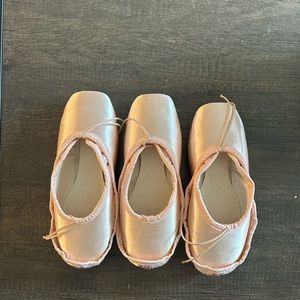 Suffolk Spotlight Pointe Shoes 6.5 N